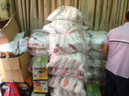  بالصور: جمعية يافا تستعد لتوزيع عشرات الطرود الغذائية على العائلات في شهر رمضان 